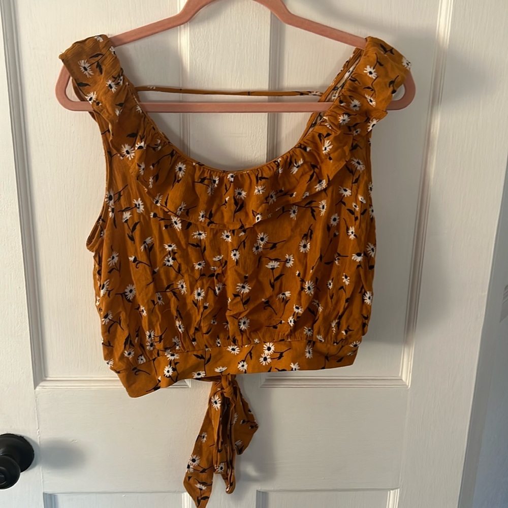Floral Crop Top, ties in back, Size Large, Tags still on, Never Worn.